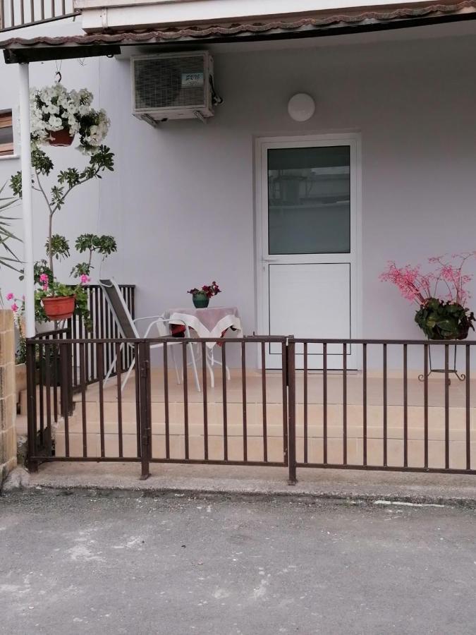 Hamboula Apartment Polis Ngoại thất bức ảnh